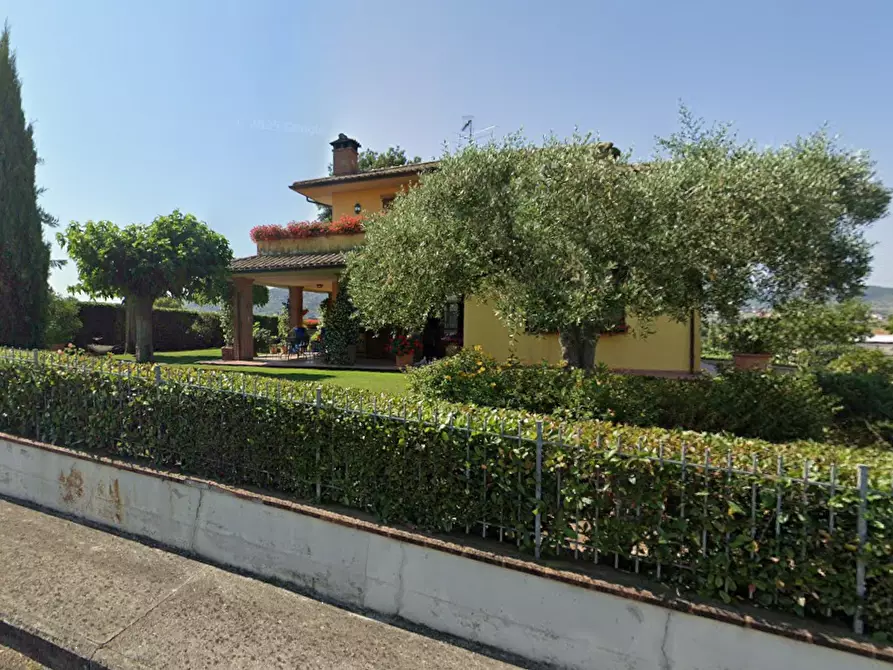 Immagine 8 di Villa in vendita  in Via Petrarca a Castiglione Del Lago