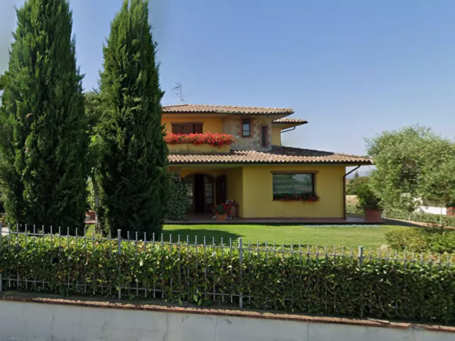 Immagine 9 di Villa in vendita  in Via Petrarca a Castiglione Del Lago