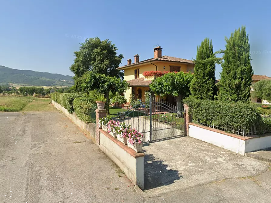 Immagine 15 di Villa in vendita  in Via Petrarca a Castiglione Del Lago