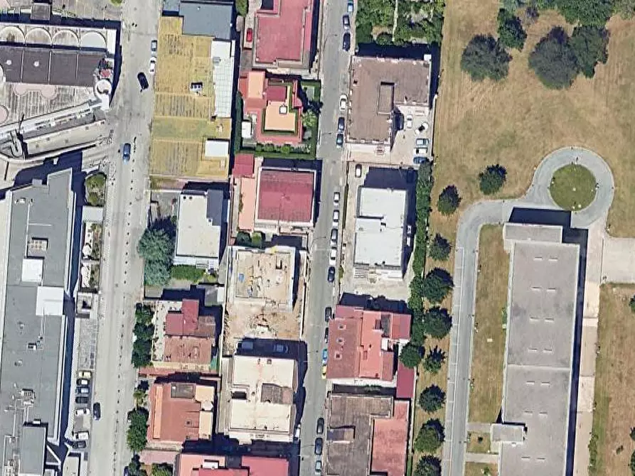 Immagine 1 di Negozio in vendita  in Via Santagata a Caserta