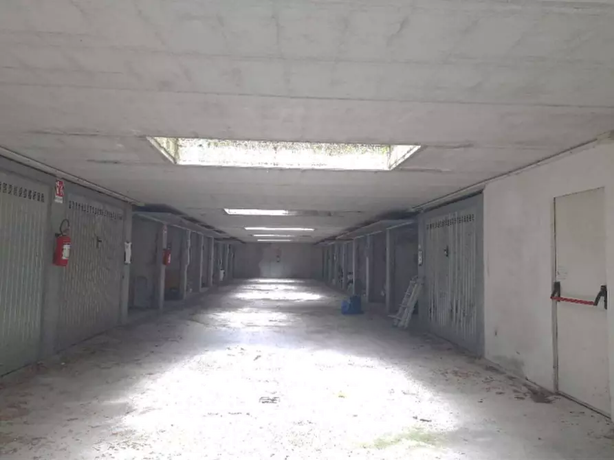 Immagine 2 di Garage in vendita  in Via Alessandro Volta a Cassano D'adda