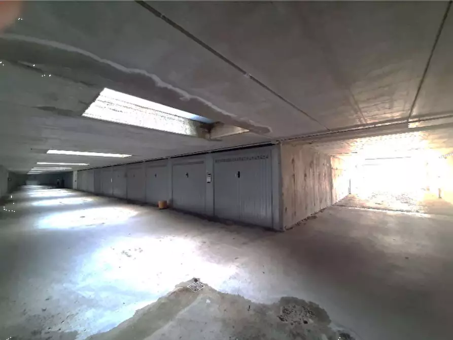 Immagine 3 di Garage in vendita  in Via Alessandro Volta a Cassano D'adda