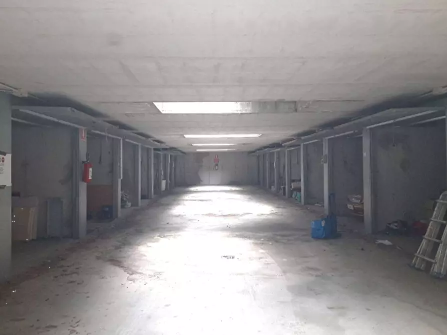 Immagine 5 di Garage in vendita  in Via Alessandro Volta a Cassano D'adda