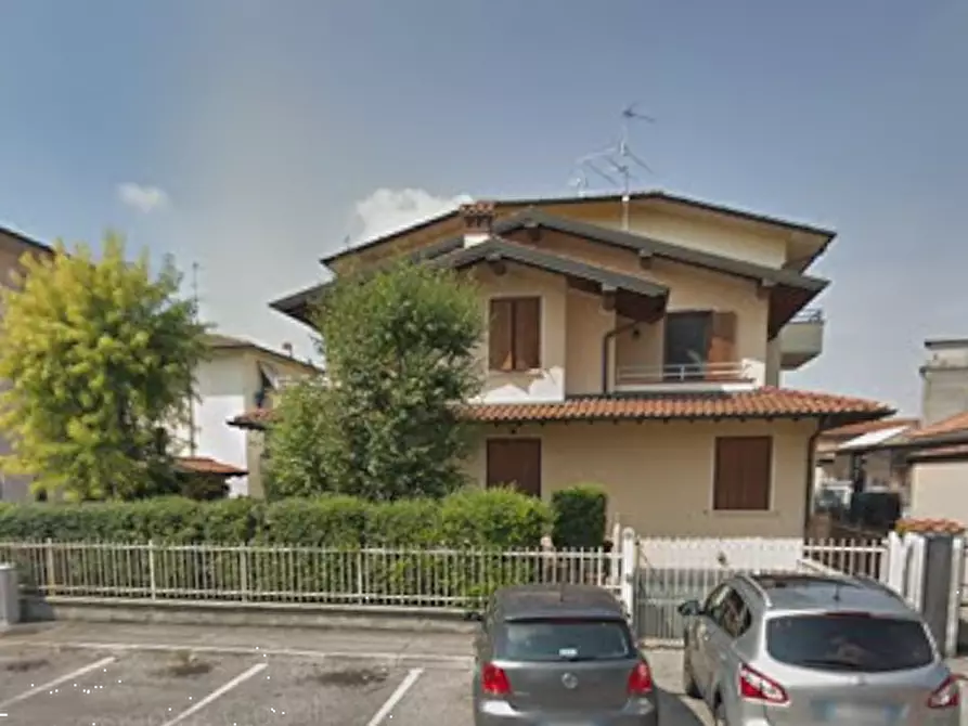 Immagine 4 di Appartamento in vendita  in Via Borgo Fiorito a Ghedi