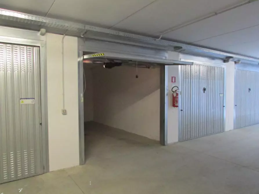 Immagine 2 di Garage in vendita  in Via G. Cencetti a Bologna