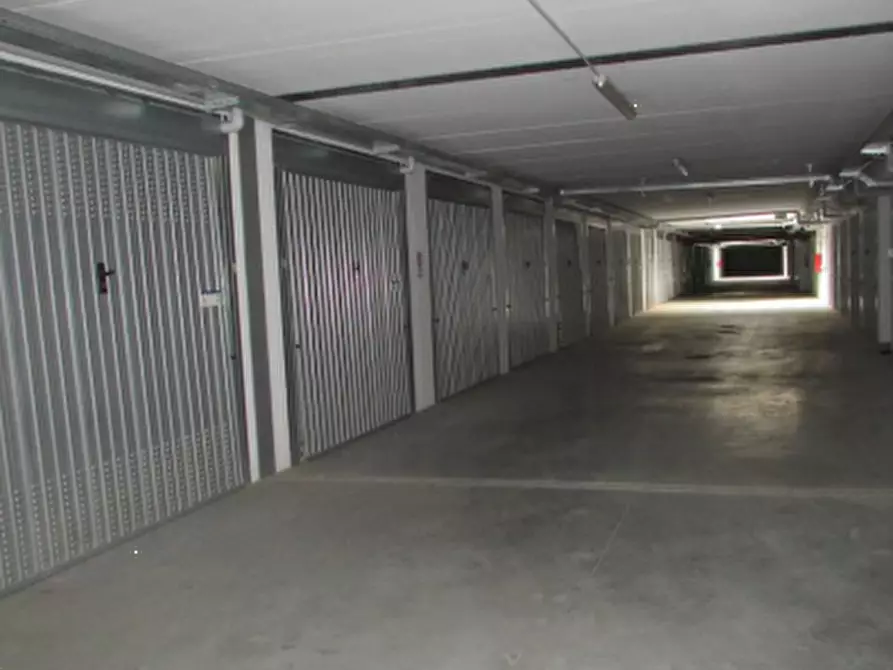 Immagine 1 di Garage in vendita  in Via G. Cencetti a Bologna