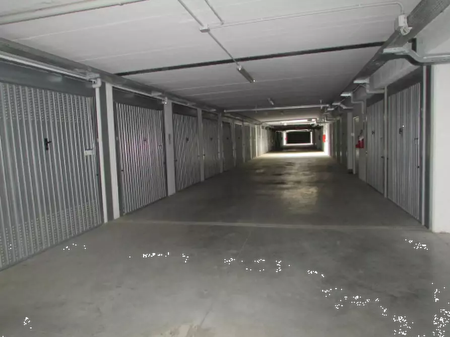 Immagine 10 di Garage in vendita  in Via G. Cencetti a Bologna