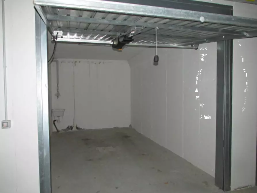 Immagine 2 di Garage in vendita  in Via G. Cencetti a Bologna