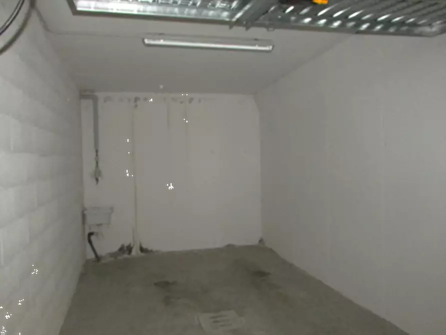 Immagine 1 di Garage in vendita  in Via G. Cencetti a Bologna