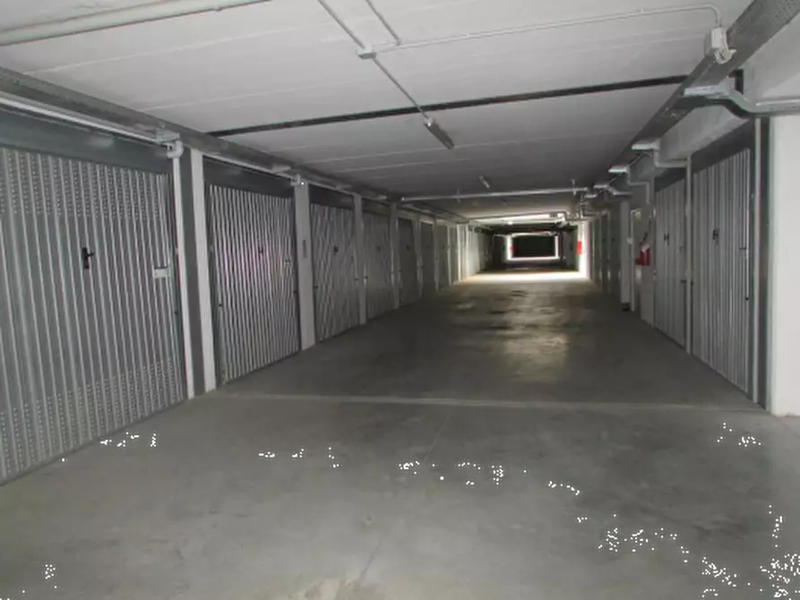 Immagine 10 di Garage in vendita  in Via G. Cencetti a Bologna