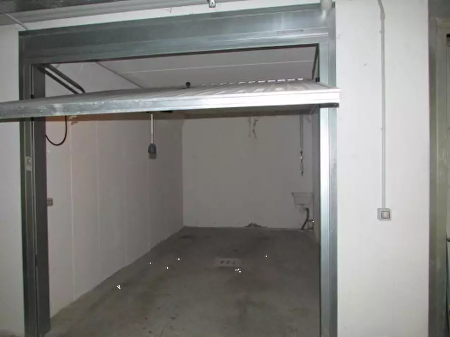 Immagine 1 di Garage in vendita  in Via G. Cencetti a Bologna