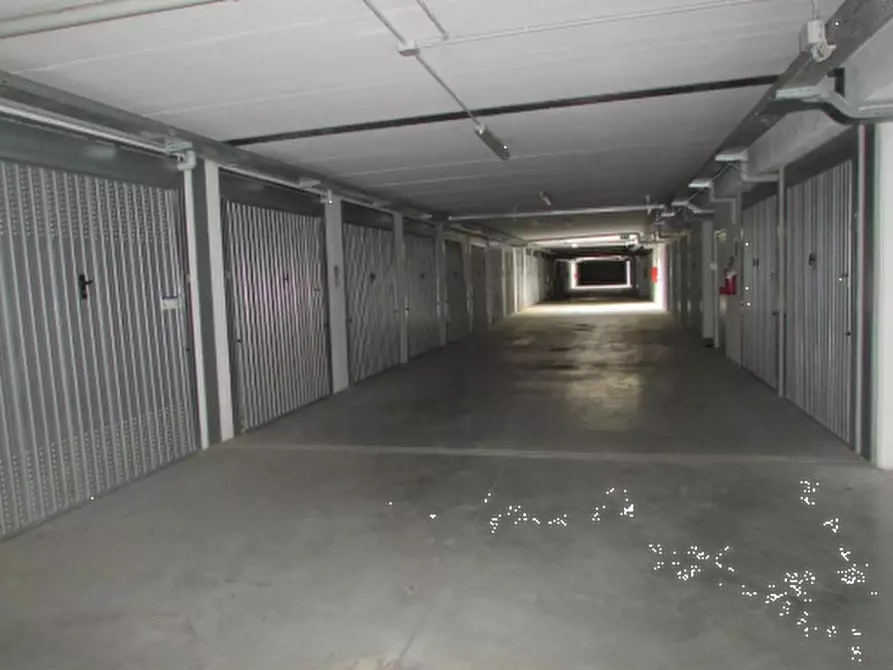 Immagine 1 di Garage in vendita  in Via G. Cencetti a Bologna