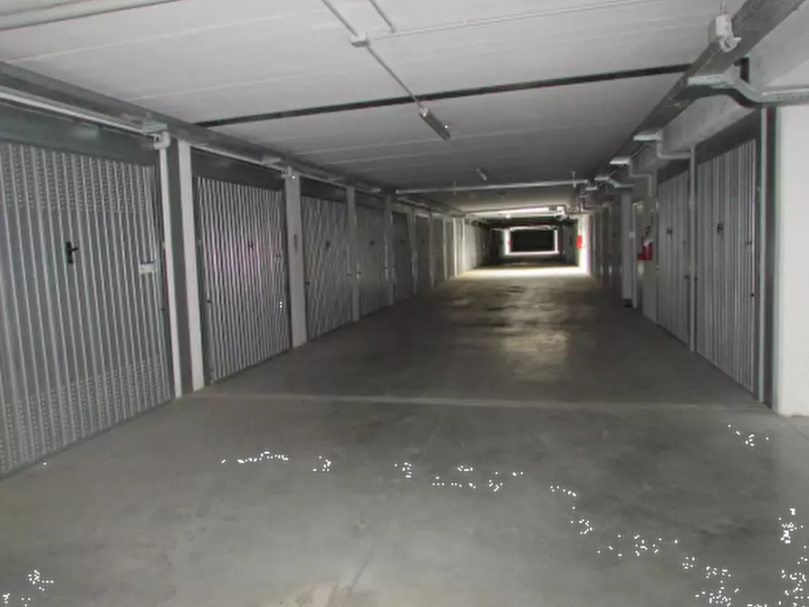 Immagine 3 di Garage in vendita  in Via G. Cencetti a Bologna