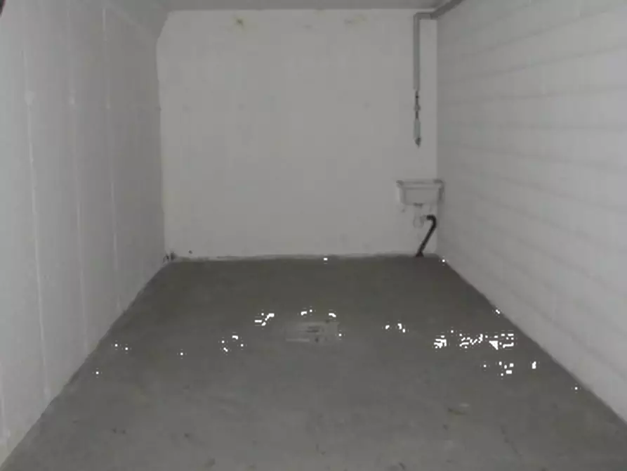 Immagine 1 di Garage in vendita  in Via G. Cencetti a Bologna