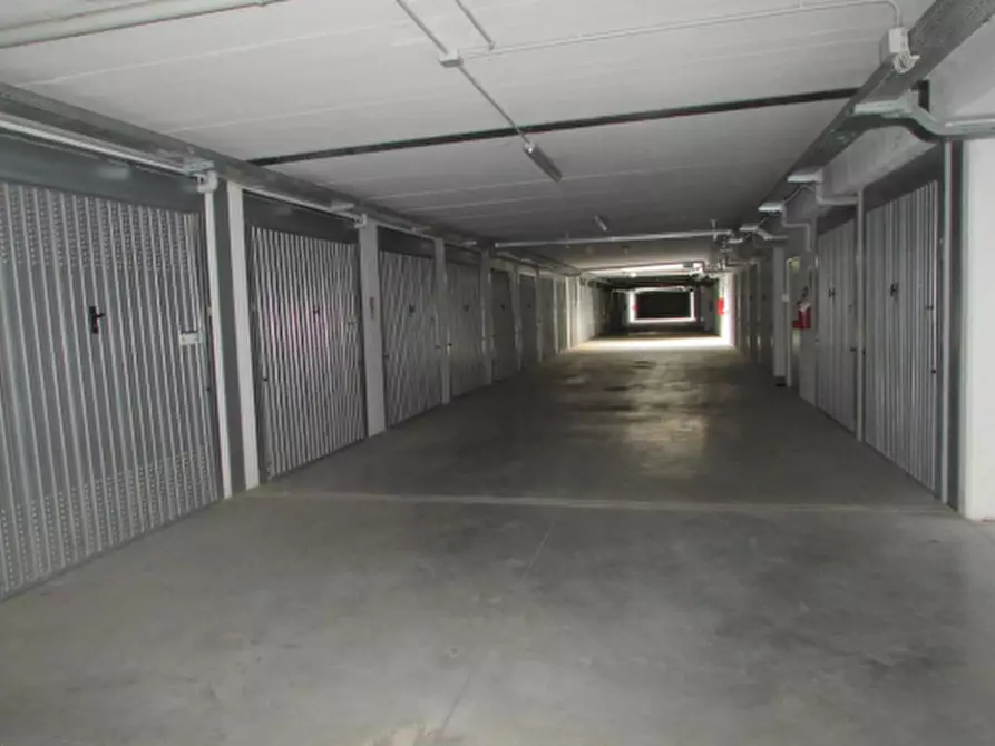 Immagine 4 di Garage in vendita  in Via G. Cencetti a Bologna
