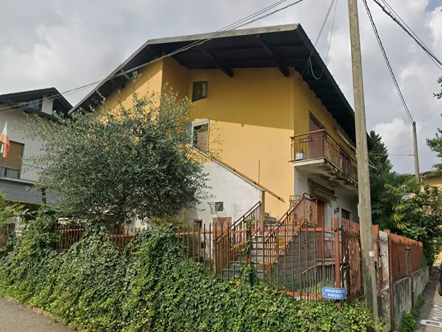 Immagine 11 di Appartamento in vendita  in Via Cesare Pavese a Arsago Seprio