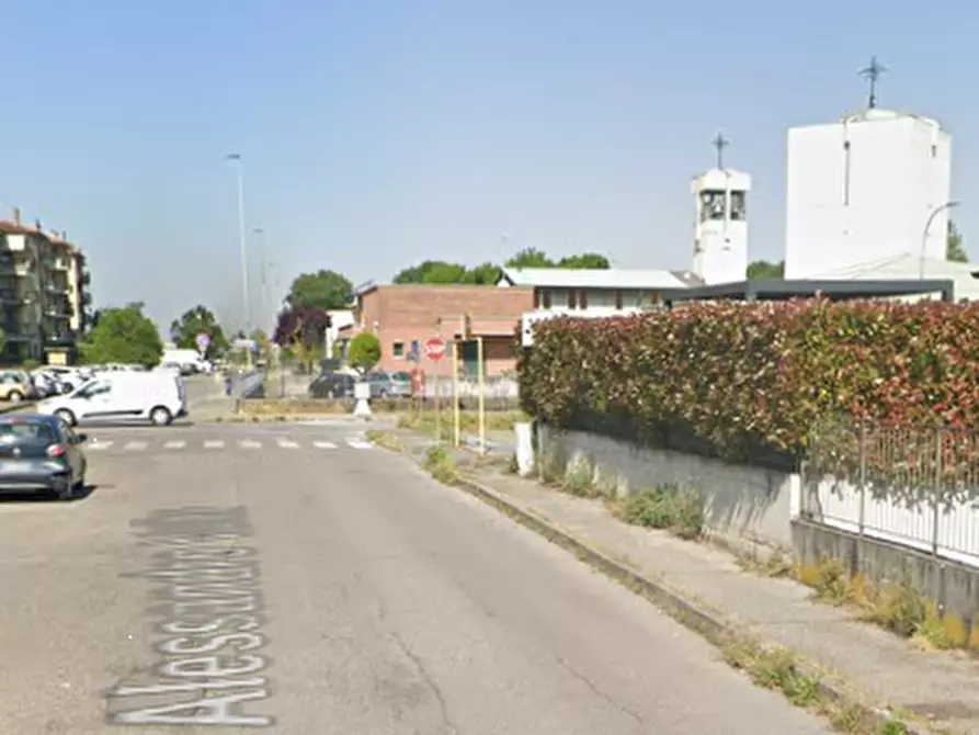 Immagine 7 di Garage in vendita  in Via Alessandro Volta a Cassano D'adda