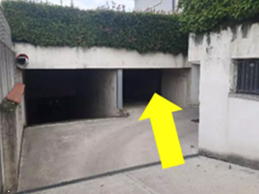 Immagine 2 di Garage in vendita  in Via Alessandro Volta  a Cassano D'adda