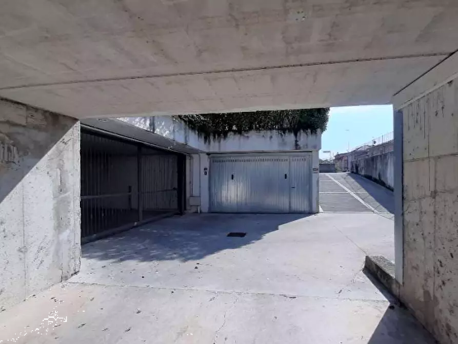 Immagine 5 di Garage in vendita  in Via Alessandro Volta  a Cassano D'adda