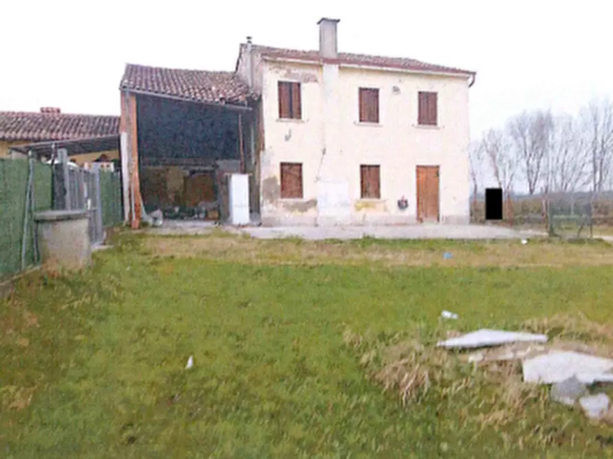 Immagine 2 di Rustico / casale in vendita  in Via Corno a Megliadino San Vitale