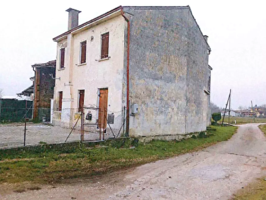 Immagine 4 di Rustico / casale in vendita  in Via Corno a Megliadino San Vitale