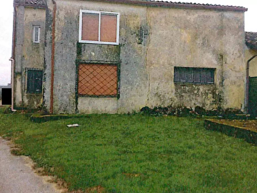 Immagine 18 di Rustico / casale in vendita  in Via Corno a Megliadino San Vitale