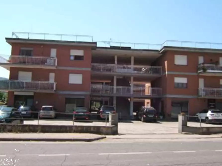 Immagine 1 di Negozio in vendita  in Via della Resistenza a Panicale