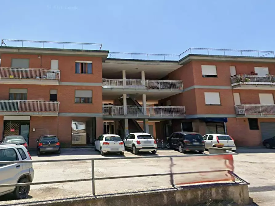Immagine 2 di Negozio in vendita  in Via della Resistenza a Panicale