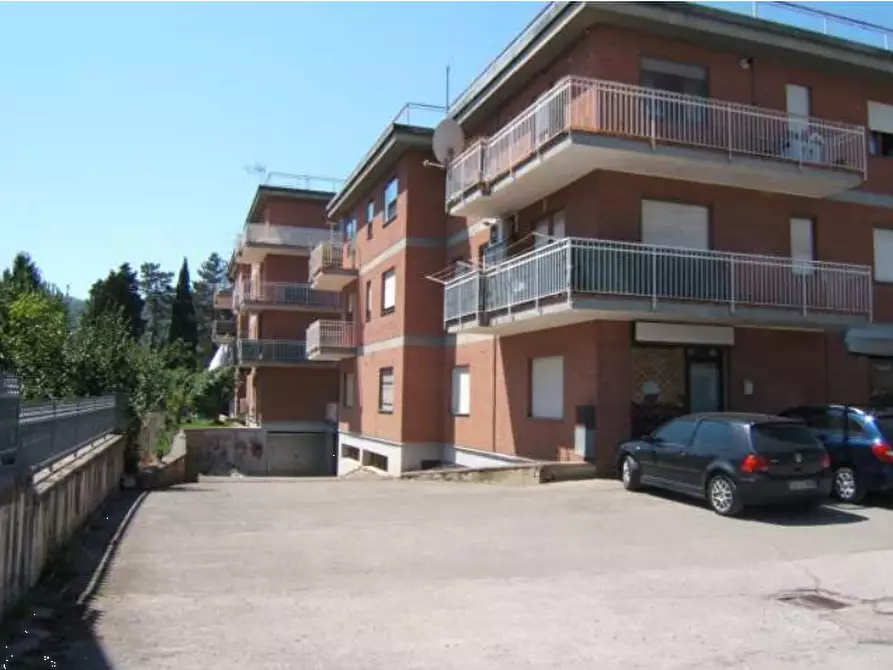 Immagine 5 di Negozio in vendita  in Via della Resistenza a Panicale