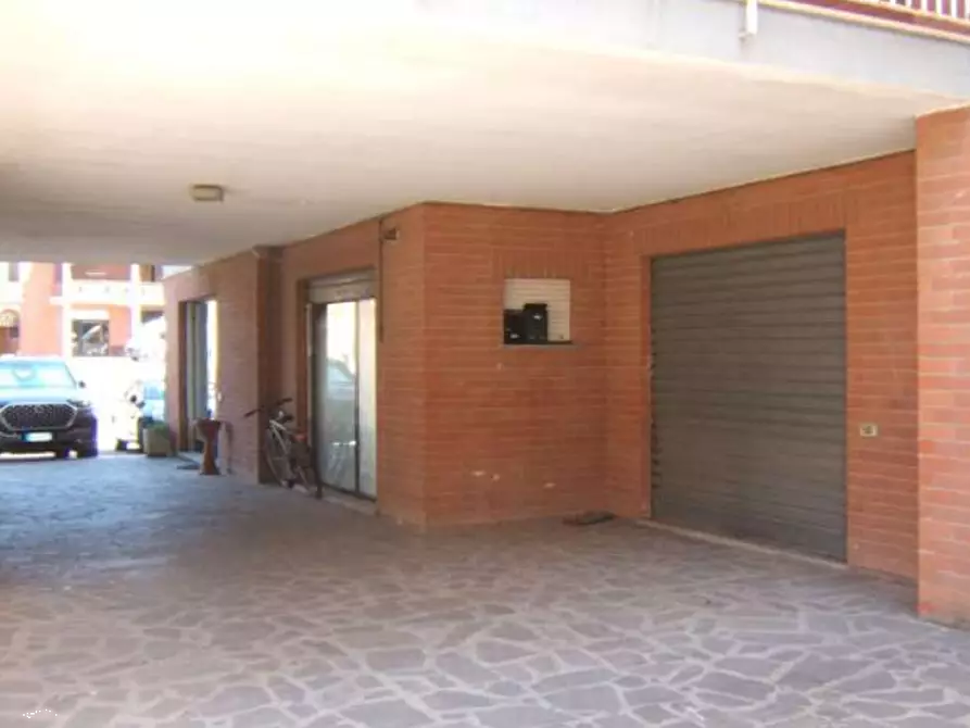 Immagine 7 di Negozio in vendita  in Via della Resistenza a Panicale