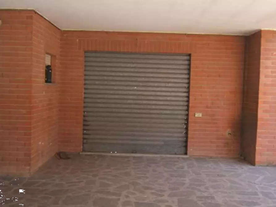 Immagine 8 di Negozio in vendita  in Via della Resistenza a Panicale