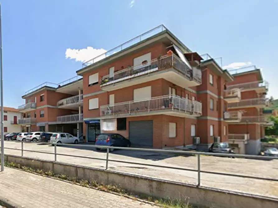 Immagine 12 di Negozio in vendita  in Via della Resistenza a Panicale