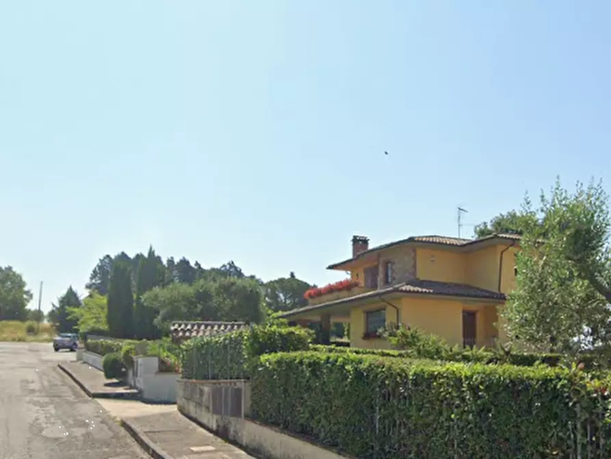 Immagine 3 di Villa in vendita  in Via Petrarca a Castiglione Del Lago