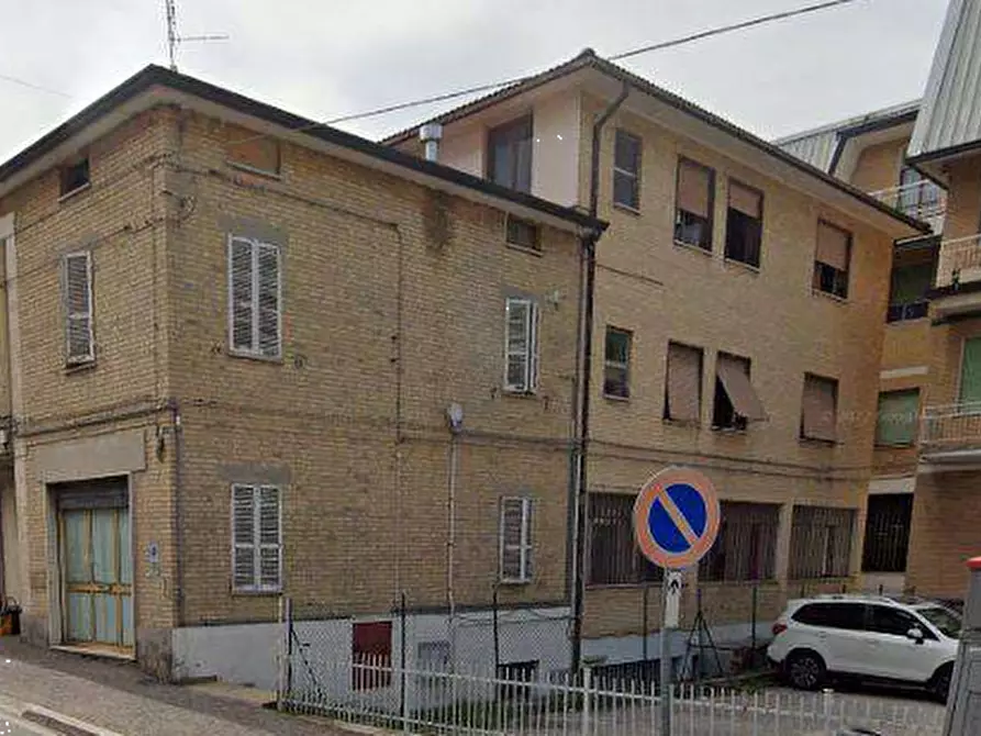 Immagine 1 di Negozio in vendita  in Viale Zaccagnini a Montegranaro