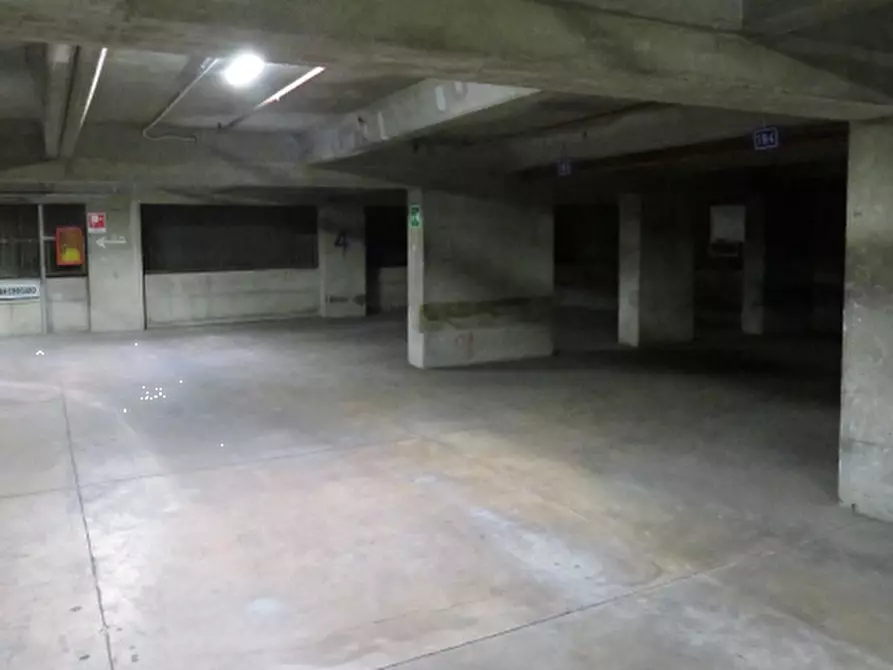 Immagine 3 di Posto auto in vendita  in Via Pantano a Milano