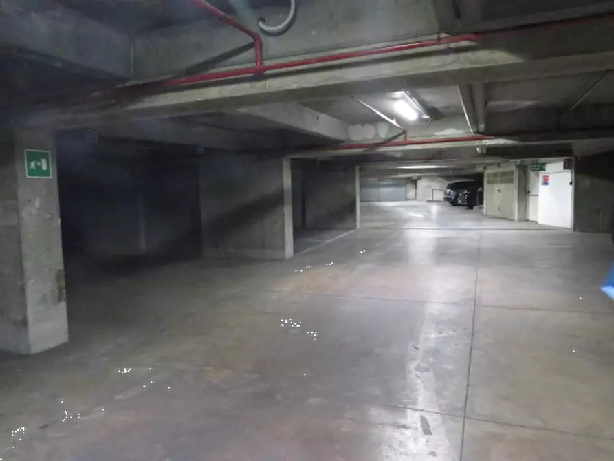 Immagine 4 di Posto auto in vendita  in Via Pantano a Milano