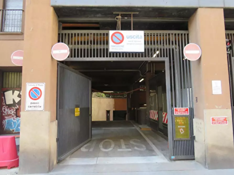 Immagine 5 di Posto auto in vendita  in Via Pantano a Milano