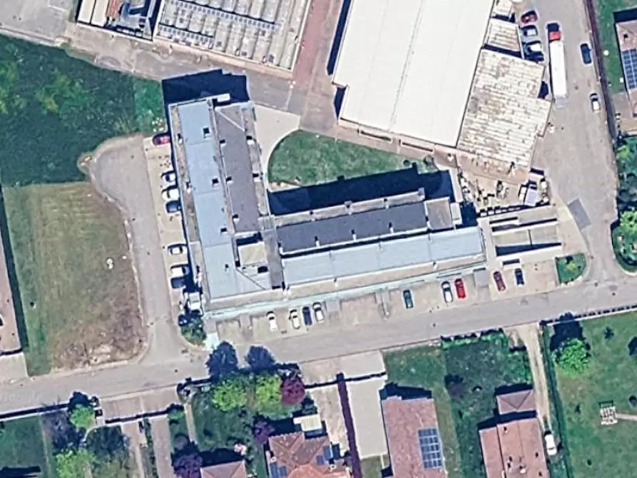 Immagine 10 di Negozio in vendita  in Via Giuseppe Ungaretti a Rivignano