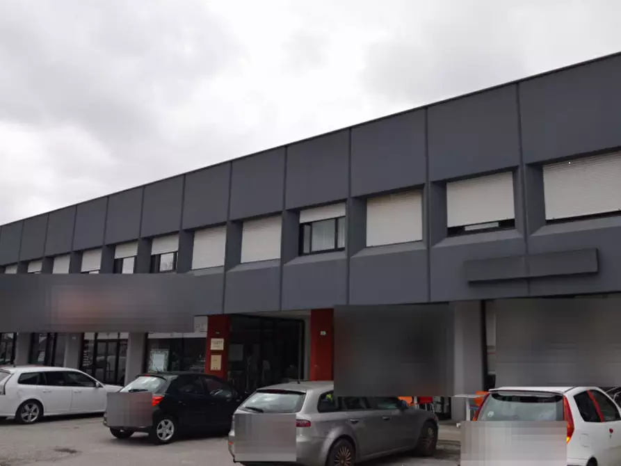 Immagine 2 di Negozio in vendita  in Viale Tricesimo a Udine