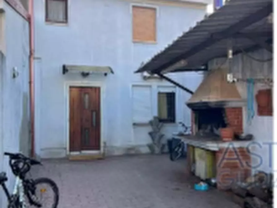 Immagine 1 di Porzione di casa in vendita  in Via S. Croce a San Gavino Monreale
