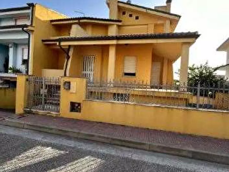 Immagine 1 di Villa in vendita  in Via R. Piras a Abbasanta