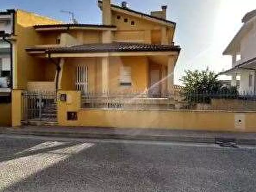 Immagine 2 di Villa in vendita  in Via R. Piras a Abbasanta