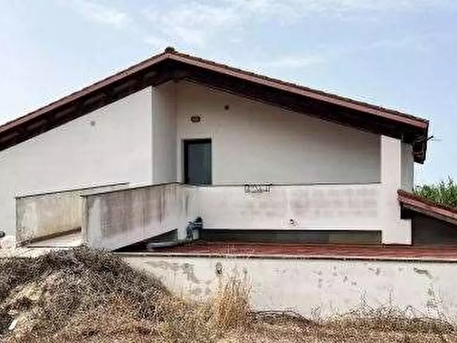 Immagine 2 di Stabile in vendita  in Via Case Sparse a Cabras