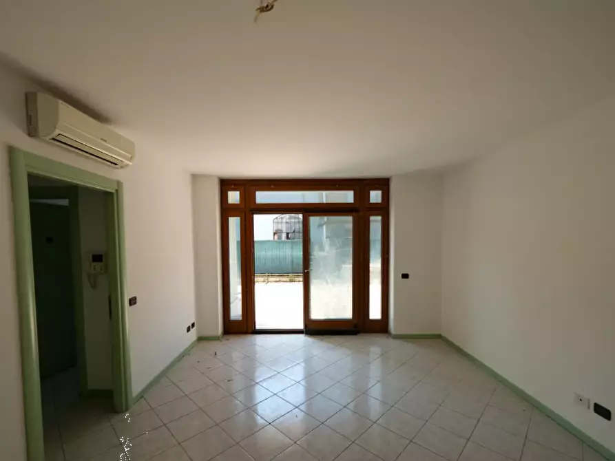 Immagine 27 di Appartamento in vendita  in Via Ernesto Baslini a Treviglio