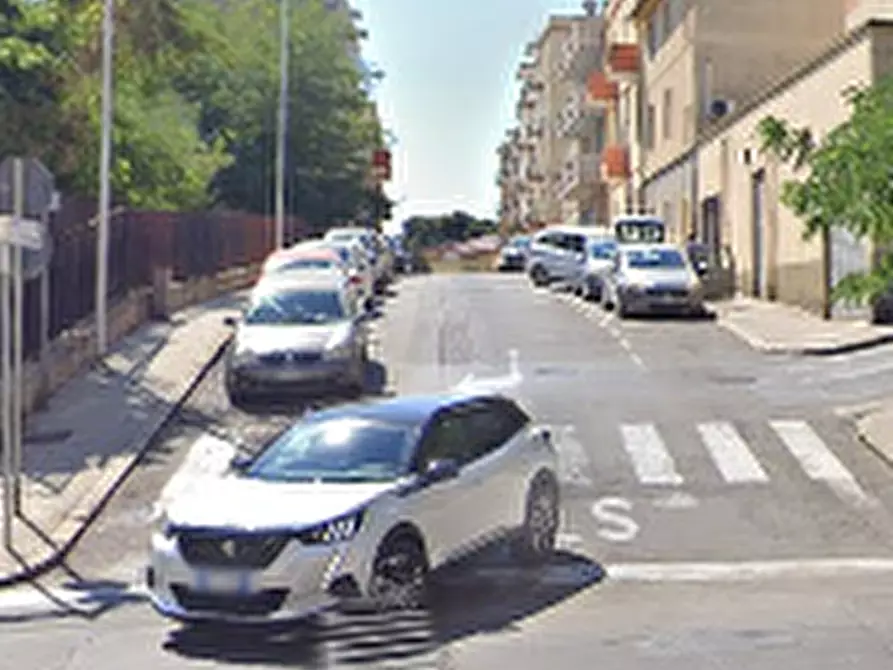 Immagine 5 di Negozio in vendita  in Via Trincea dei Razzi a Cagliari