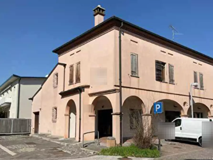 Immagine 1 di Negozio in vendita  in  Via XXV Aprile a Curtatone