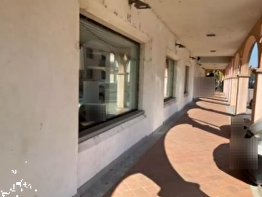 Immagine 8 di Negozio in vendita  in  Via XXV Aprile a Curtatone