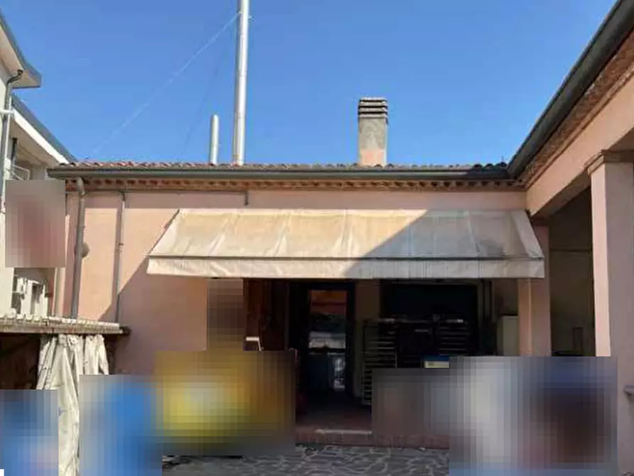 Immagine 9 di Negozio in vendita  in  Via XXV Aprile a Curtatone
