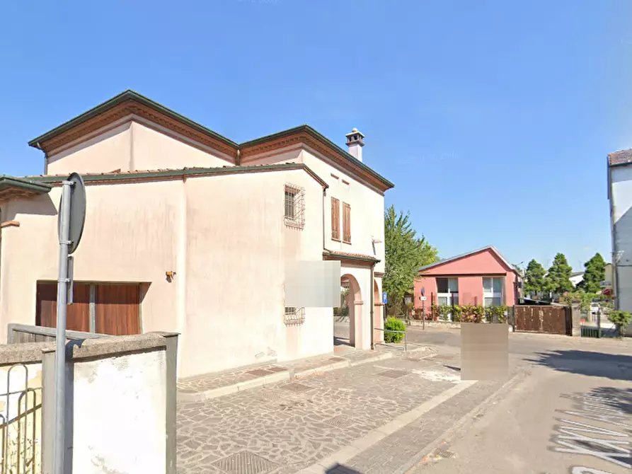 Immagine 16 di Negozio in vendita  in  Via XXV Aprile a Curtatone