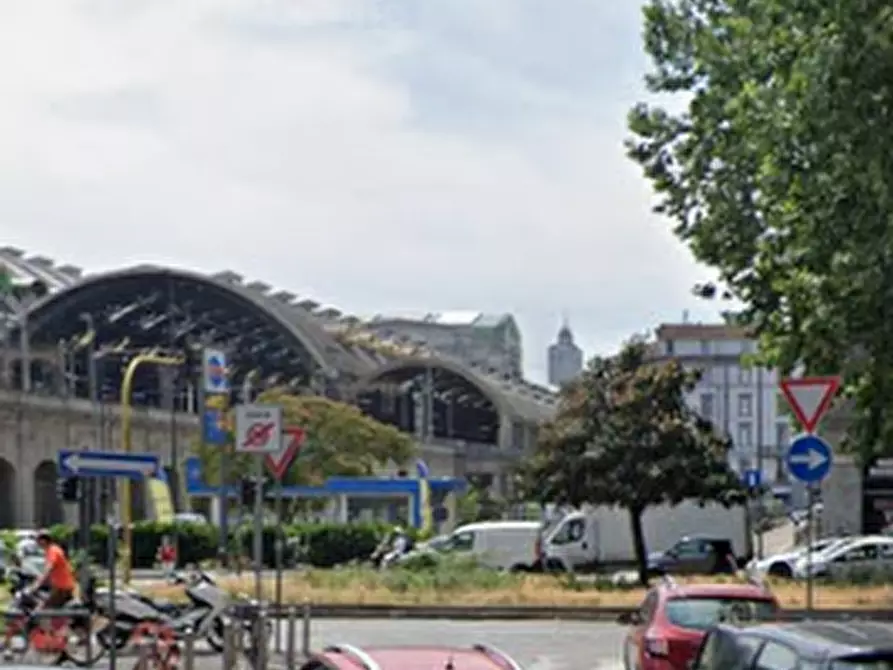 Immagine 6 di Negozio in vendita  in Via Cristoforo Gluck a Milano